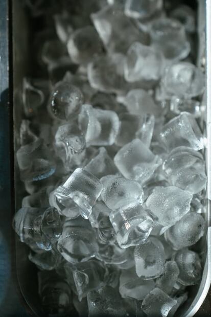 Conoce los beneficios de usar hielo en la cara para tener una piel de porcelana 