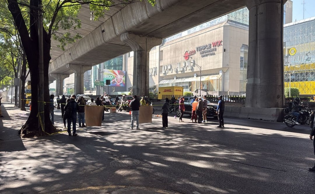 Padres bloquean Masaryk y Periférico en Polanco; exigen destitución de directora de secundaria. Foto: Especial