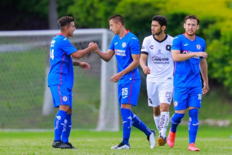 Cruz Azul relega al "Piojo" Alvarado; mete gol con la sub-20