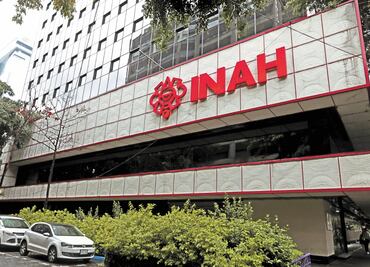 Denuncian atrasos de becas de escuelas del INAH