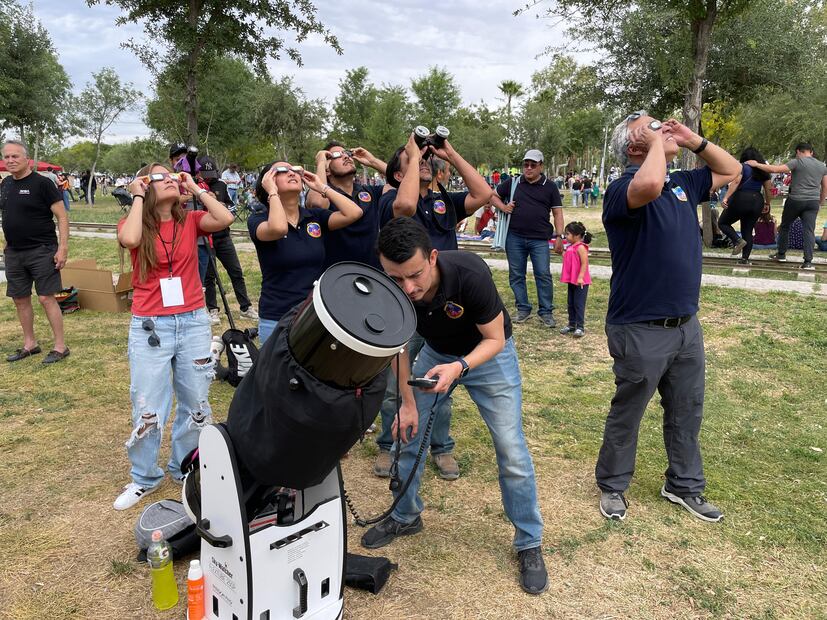 Eclipse solar 2024 en el Planetarium de Torreón. Foto: Edgar Silva Fuentes S. / EL UNIVERSAL