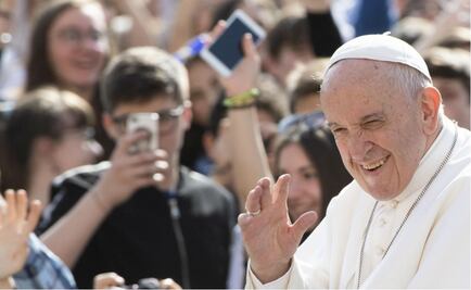 Papa dona medio millón de dólares para migrantes en México