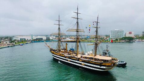 Llega a Puerto Vallarta el 'buque más bonito del mundo'
