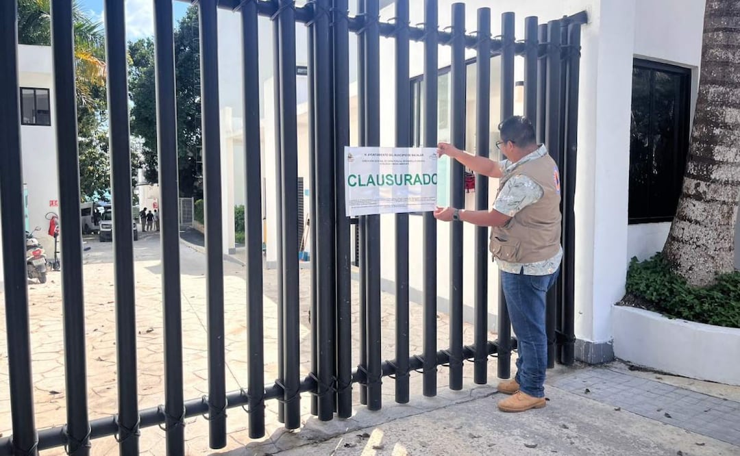 Autoridades confirmaron que el Hotel "Cristalino" fue clausurado, pues tras el accidente con una de sus camionetas en la Laguna Bacalar, se dieron cuenta que además, el lugar carece de documentación en regla (11/02/2025). Foto: Cortesía / Ayuntamiento de Bacalar