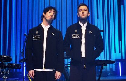 Twenty One Pilots pasea por la ciudad  