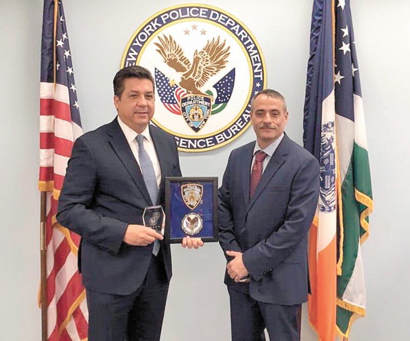 Al gobernador se le explicó cómo se realiza el monitoreo de Nueva York y se da seguimiento a la actividad criminal e incluso terrorista. Foto: ESPECIAL