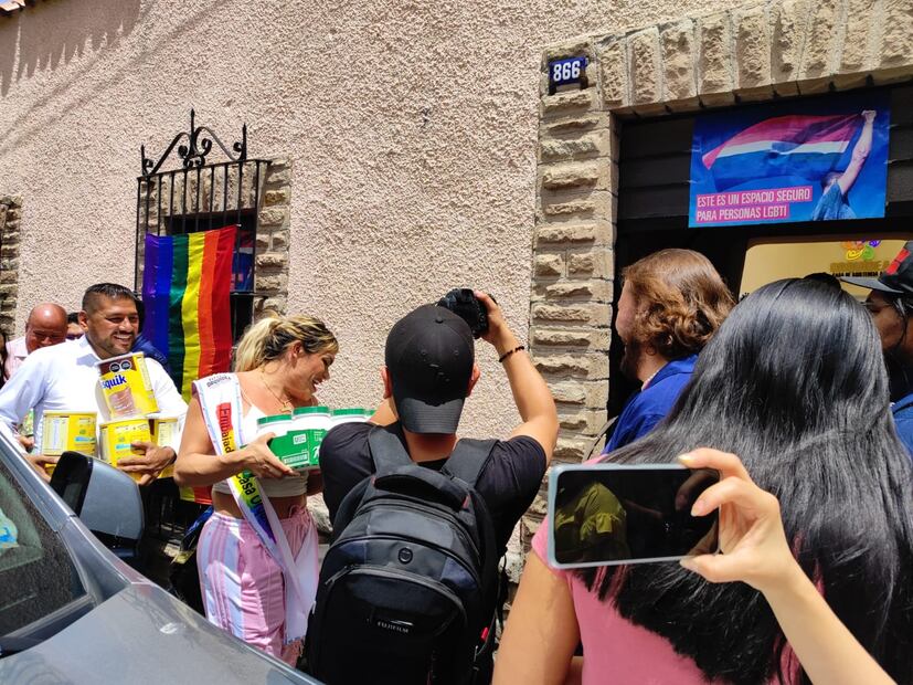 La “influencer” entregó donativos como alimentos y artículos de higiene personal para sus beneficiarios. (FOTO: Regina Arellano)