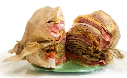 Gana 3 mil pesos comiendo una mega torta cubana en la CDMX