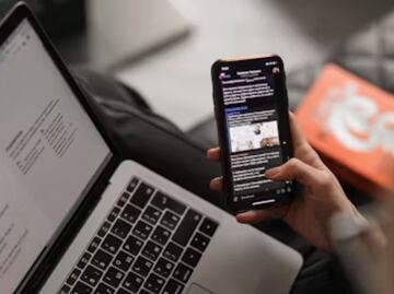 Qué es el "modo oscuro" y por qué debes activarlo en tu celular