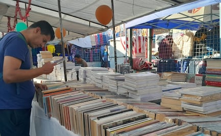 Paca de libros de la Lagunilla, una opción para los amantes de la lectura; “Aquí el libro más feo puede ser una joya"