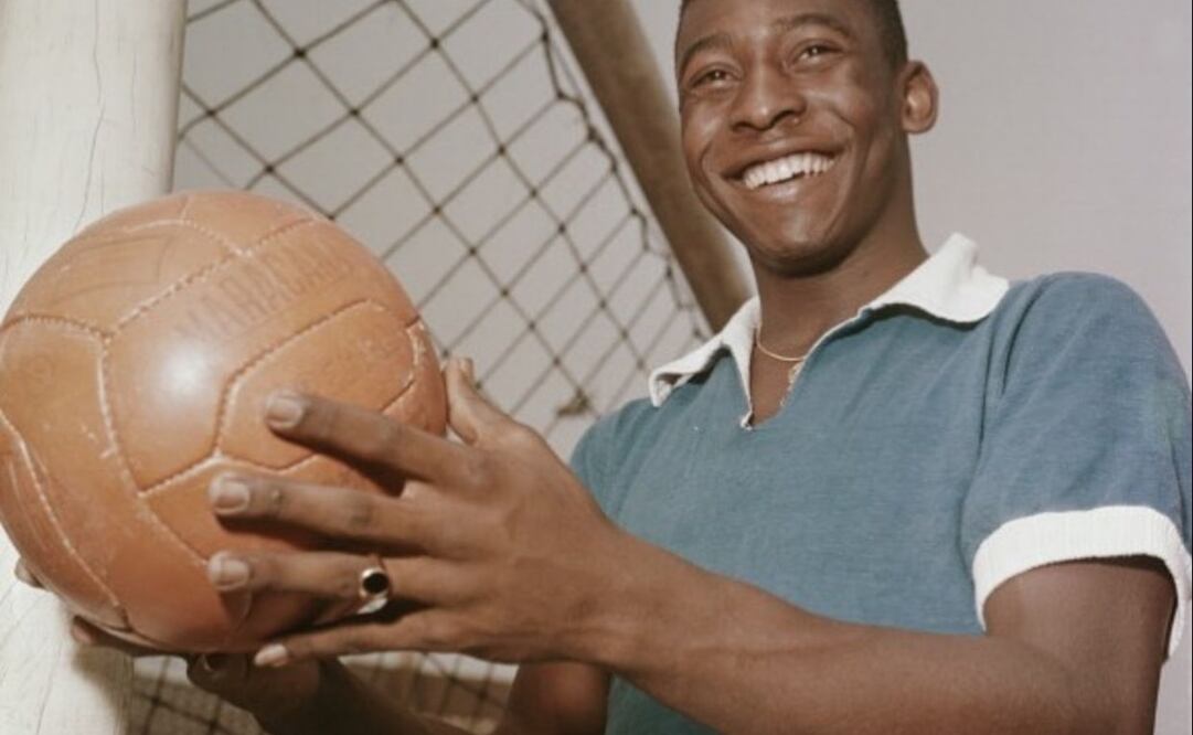 Edson Arantes con el balón Maracaná / Foto: Instagram Pelé