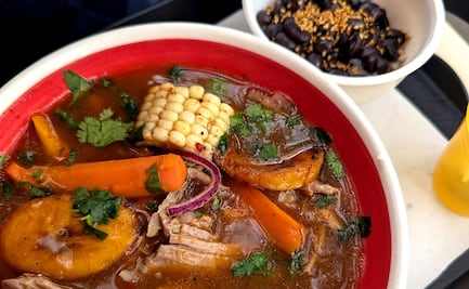 Cuál es la mejor hierba para darle sabor al mole de olla