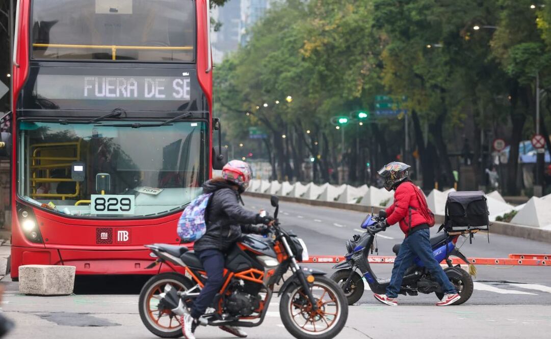 Bloqueo que lleva más de 15 horas en paseo de la reforma e insurgentes.
Video: Axel Sánchez/ EL UNIVERSAL