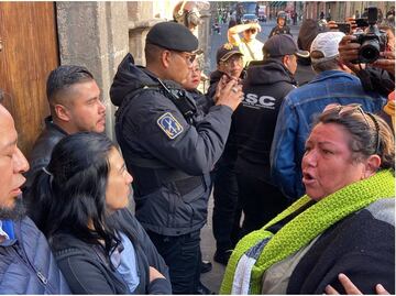 VIDEO: Conato de riña entre caravana de Acapulco y personal de atención ciudadana de Palacio Nacional
