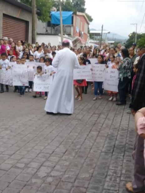 Con marcha, pobladores exigen cese la violencia en Parácuaro
