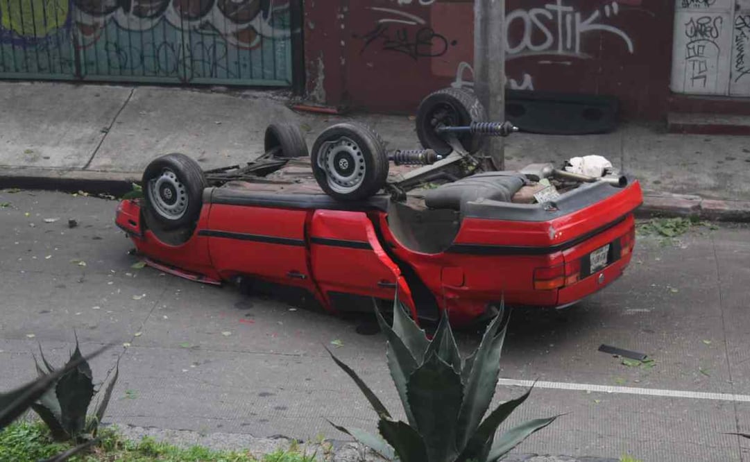 Una persona murió en una volcadura en Río Churubusco y calle Albert en la colonia el El Retoño de la alcaldía Iztapalapa este 22 de septiembre de 2024. Foto: Francisco Rodríguez/EL UNIVERSAL