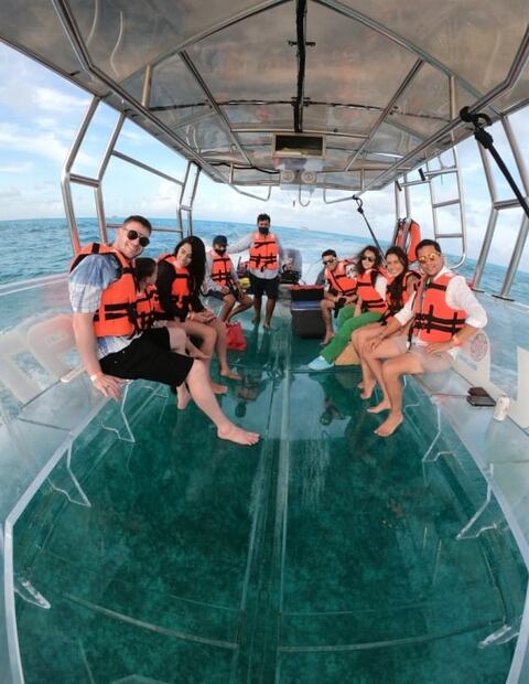 En Cozumel, cuánto cuesta un paseo a bordo del bote transparente