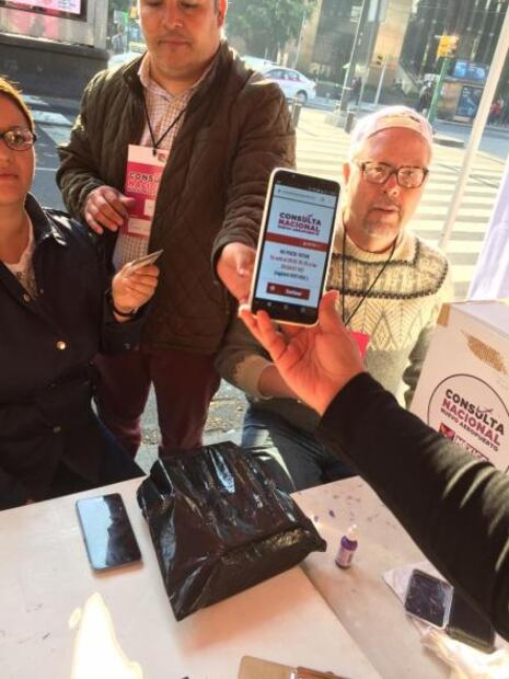 Corrigen problemas con la app en segundo día de consulta por el nuevo aeropuerto