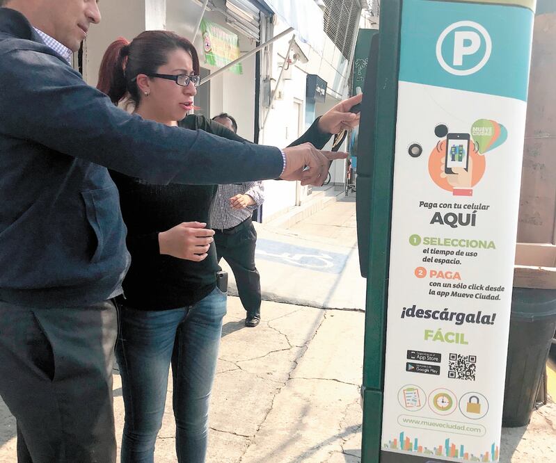 Propuesta.De la tarifa que cobrarán los parquímetros, se indicó que en breve informarán si se homologa a la de la CDMX o de 12 pesos la hora. EL DATO