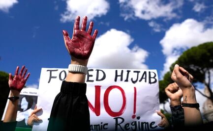 Suman 92 muertos durante represión a protestas en Irán