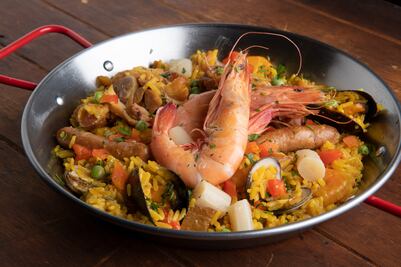 Cocina una auténtica paella valenciana con esta receta 