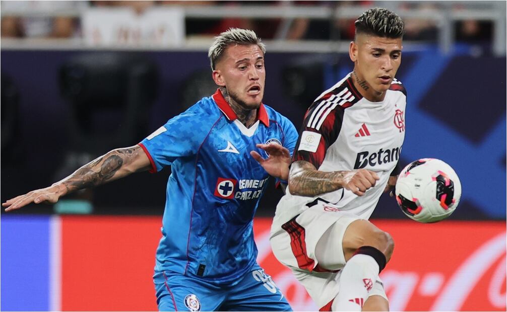 Gonzalo Piovi cometió un grave error en el debut de Cruz Azul. FOTO: AP