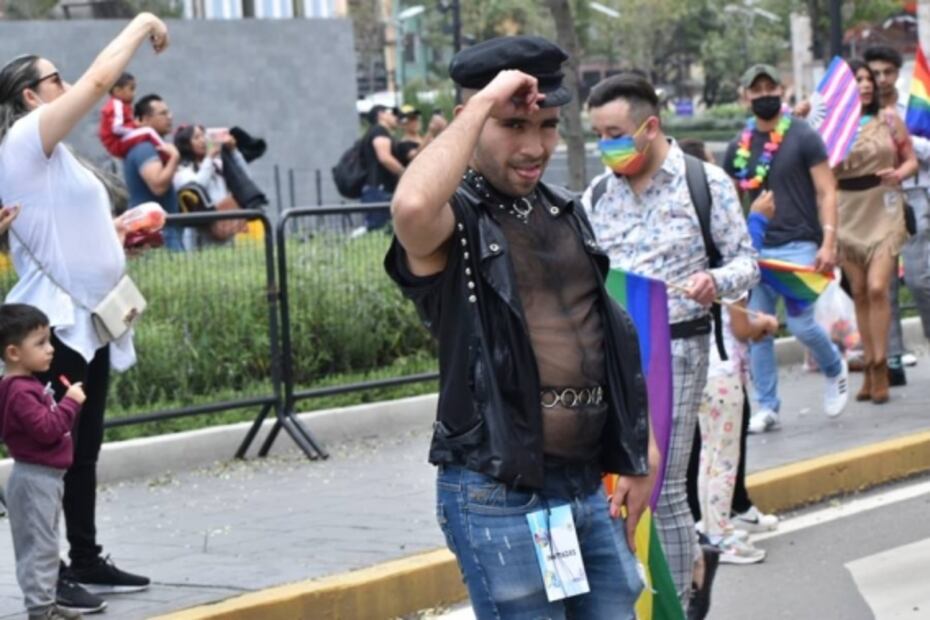 Más de mil personas participan en la 18 marcha por el orgullo LGBTTTI en Toluca