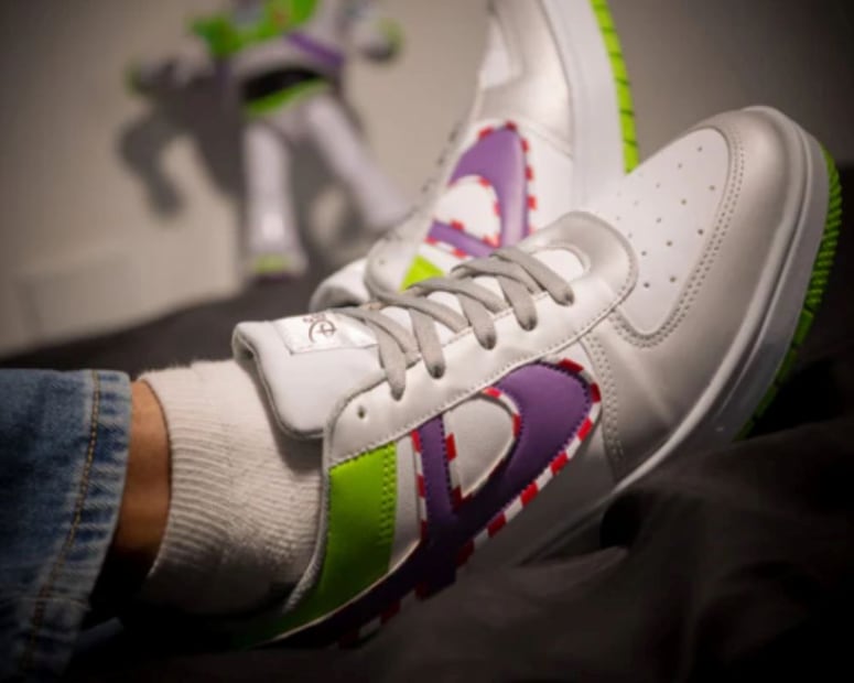 Buzz Lightyear inspira este diseño con contrastes vibrantes y detalles espaciales que reflejan su icónico traje galáctico. Foto: Panam