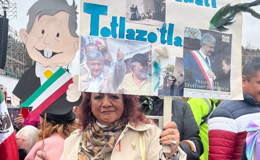 Simpatizantes despiden a AMLO de Palacio Nacional. Foto: Yalina Ruiz. EL UNIVERSAL