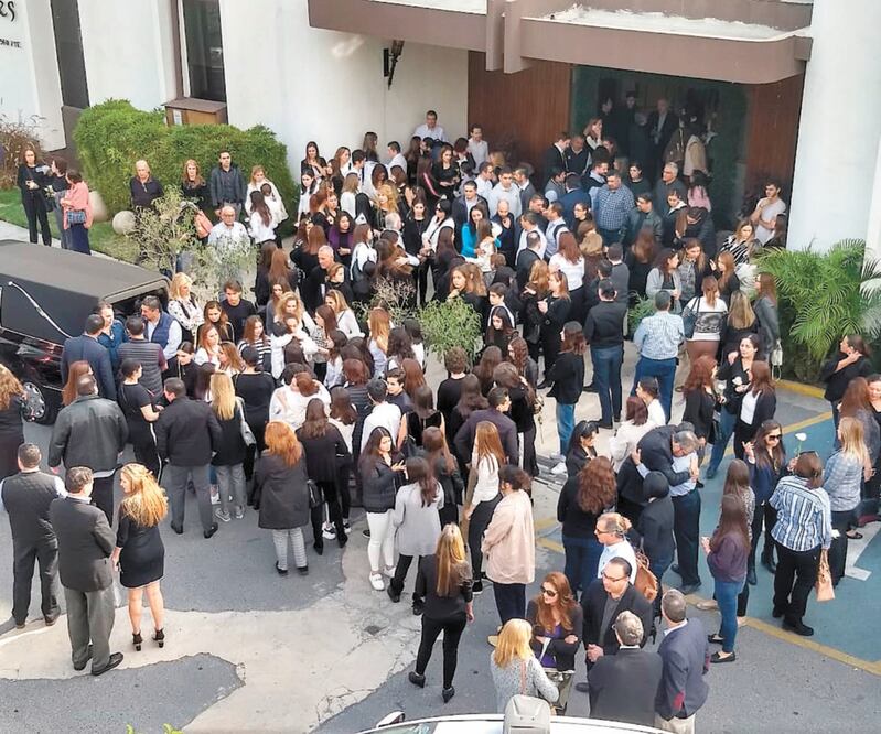 En Monterrey, Nuevo León, amigos y familiares despidieron ayer a Abril Cecilia, quien fue asesinada el lunes pasado en la Ciudad de México. EMILIO VÁSQUEZ. EL UNIVERSAL