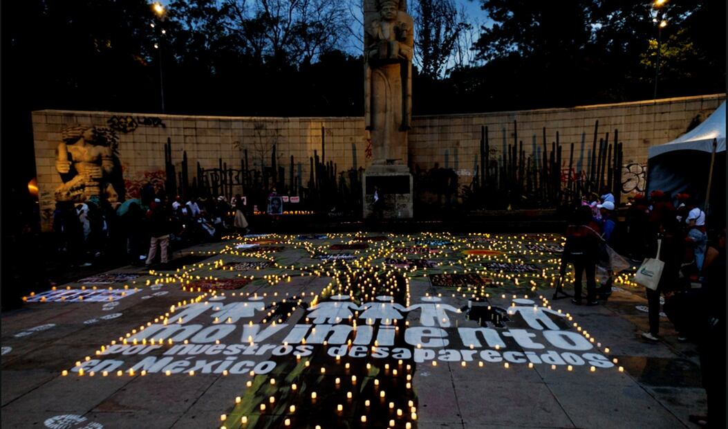 Colectivos de madres buscadoras se reunieron en el Monumento a la Madre para velada previo al 10 de Mayo. Foto: Yaretzy M. Osnaya/EL UNIVERSAL