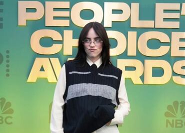 Captan a Billie Eilish molesta en los People's Choice Awards... ¿por tiktokers?; uno responde