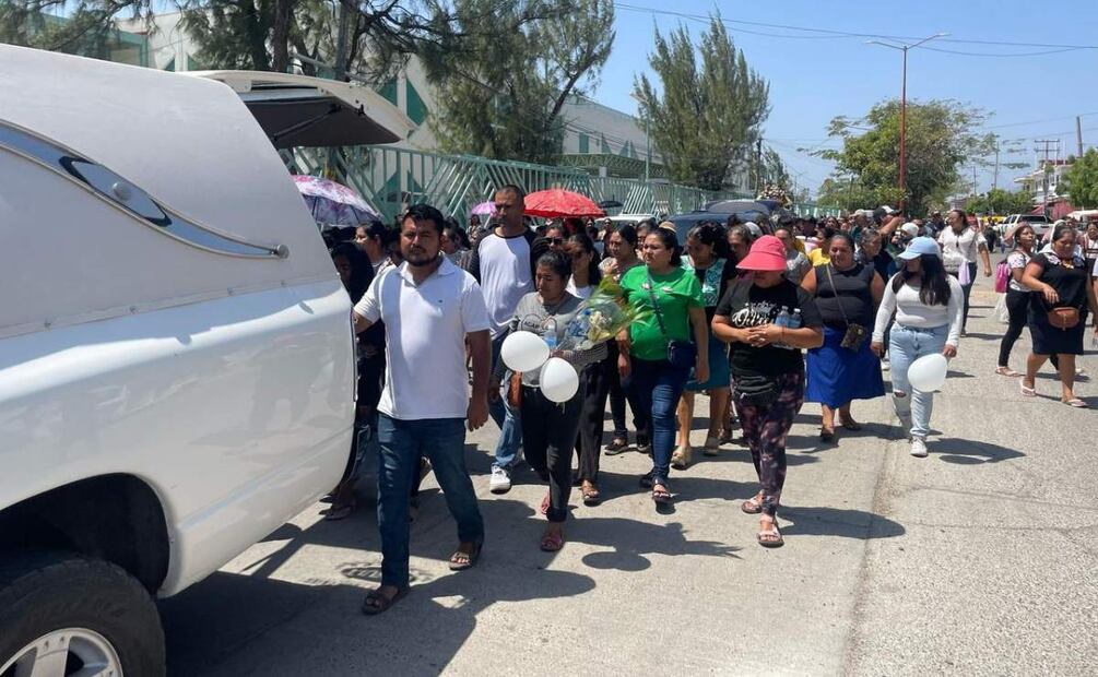 4 víctimas de la volcadura de autobús en Oaxaca, fueron sepultados en el panteón “Domingo de Ramos”, Oaxaca (11/03/2025). Foto: Especial