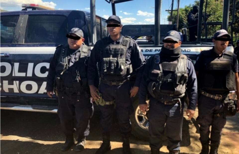 Detienen a 8 civiles y policías municipales por agredir a la Policía Michoacán