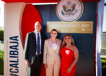 Marina del Pilar asiste a celebración de la Independencia de EU; es invitada por cónsul general en Tijuana, Christopher Teal