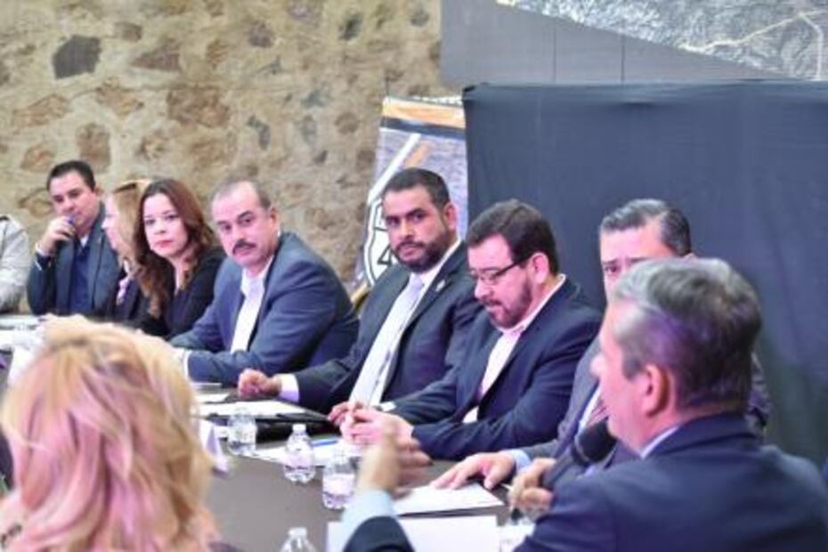 Alcaldes de Chihuahua y Durango buscan frenar deterioro de la Ruta 45