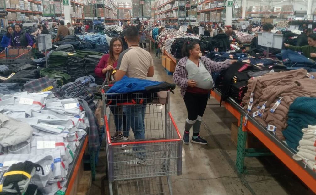 Costco se llena de clientes buscando los mejores regalos. Foto: Fernanda Rojas - EL UNIVERSAL