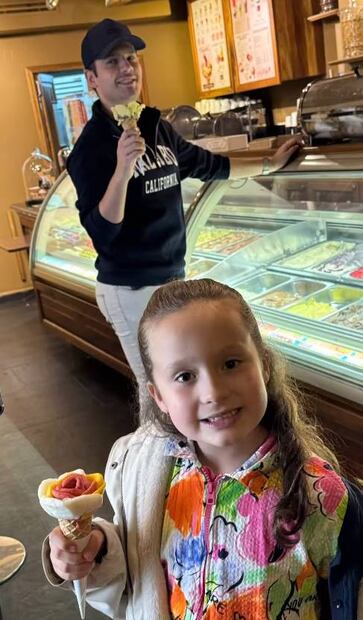 Charly Moreno, amigo muy querido y cercano del conductor Daniel Bisogno, convive con su hija Michaela; Daniel lo comparte en redes sociales.