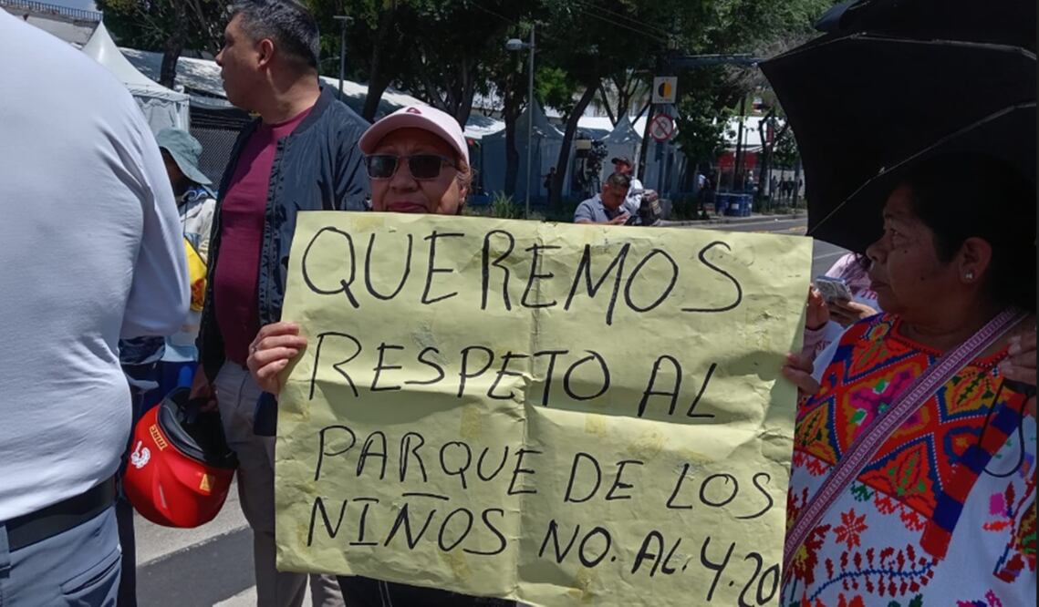Vecinos de la colonia Guerrero y Centro Histórico bloquean Eje Central en contra de uno de los puntos cannábicos recién inaugurados en la Plaza de la Concepción, en la Ciudad de México, el 5 de agosto de 2025. Foto: archivo Fabián Evaristo/EL UNIVERSAL