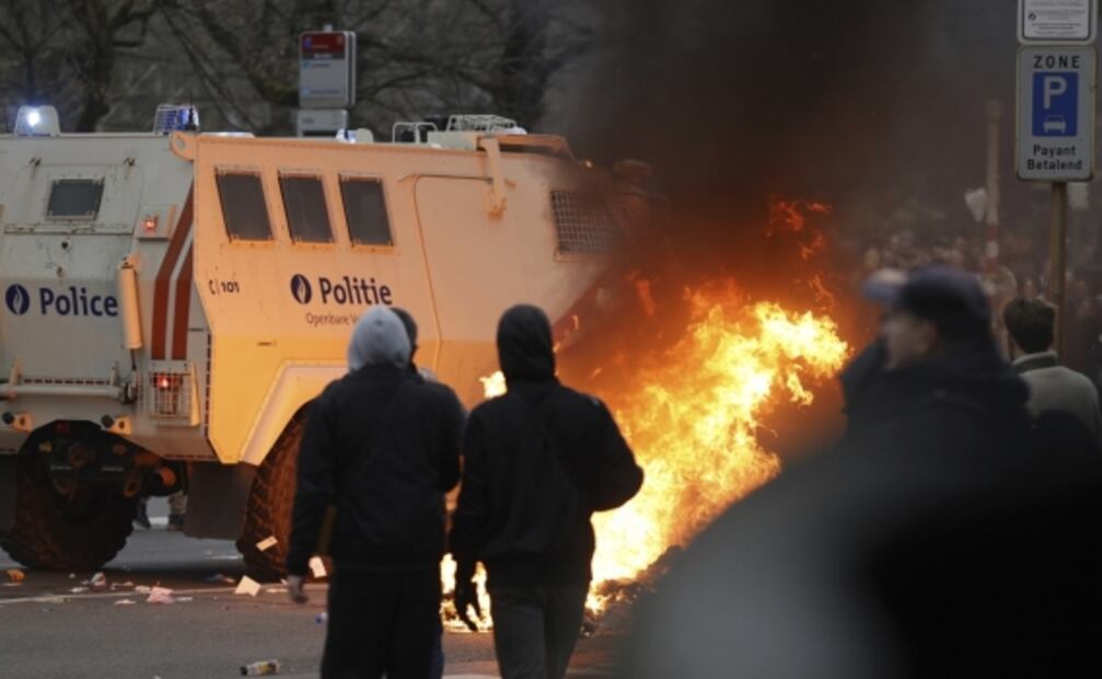 Termina en disturbios protesta en Bruselas contra restricciones antiCovid-19