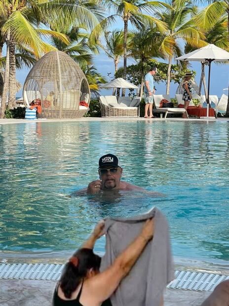 Enrique ‘Perro’ Bermúdez pide ayuda en una foto y usuarios de Twitter lo trollean