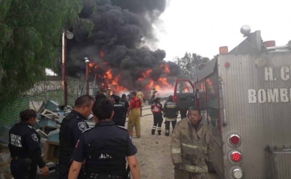 Incendio en predio de desperdicios causa temor en habitantes de Los Reyes