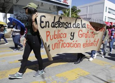 Marchan en Oaxaca en apoyo a la UNAM