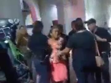 Denuncian presunto abuso de autoridad en Zinacatepec, Puebla; policías detienen a mujer por usar baños de la presidencia municipal