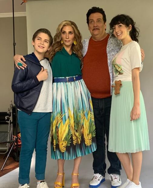 Ana Pau Castell se divide entre una historia de época y una divertida comedia