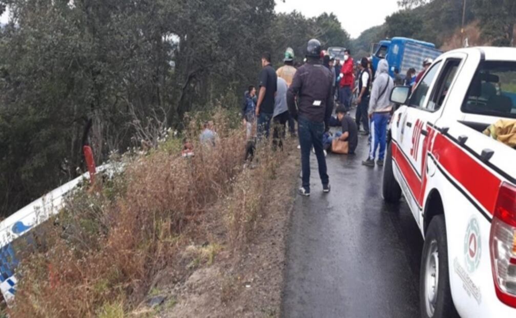 Choque entre camión de carga y combi deja seis muertos en carretera Nicolás Romero-Villa del Carbón