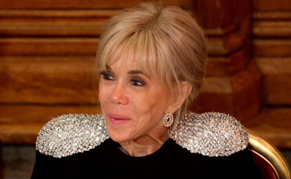 La esposa del presidente francés, Brigitte Macron, observa durante un banquete de Estado en el Guildhall de Londres, el 9 de julio de 2025, en el segundo día de una visita de Estado de tres días al Reino Unido. Foto: AFP