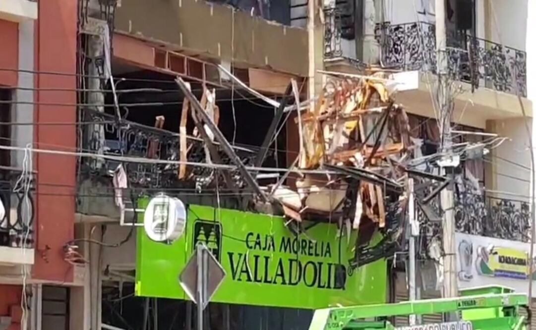 Se informó que el fuego en el inmueble se encuentra contenido. Foto: Tomada de Twitter de  @CruzRojaJalisco