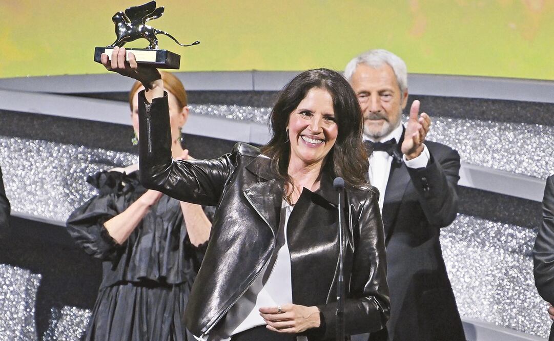 Laura Poitras es la tercera mujer en ganar el máximo galardón en el Festival de Venecia de manera consecutiva, y la segunda documentalista. 