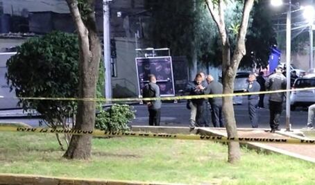 Ataque con arma de fuego en la Venustiano Carranza deja un hombre muerto y dos personas heridas; agresores huyeron